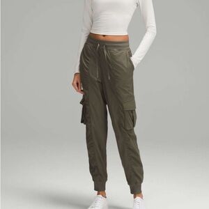 Lululemon Dance Studio Relaxed-Fit Mid-Rise Cargo Jogger size small